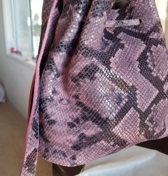 VITTORIA Napoli  pink python embossed  raw leather mini drawstring crossbody bag - Picture 11 of 16